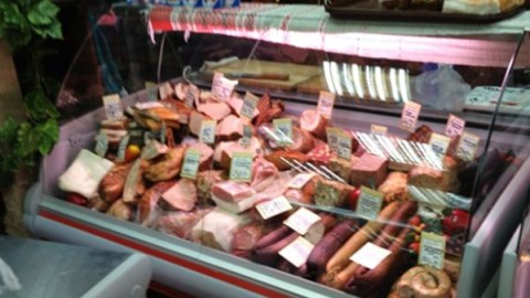 Belarus “düşmən ölkələrin” məhsullarını boykot etdi