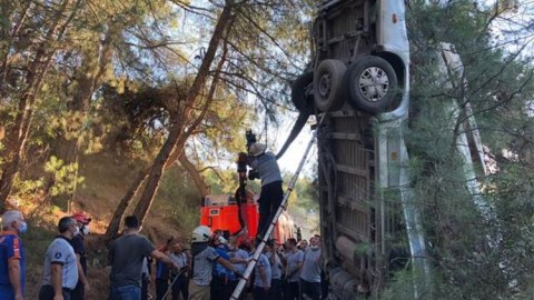 Türkiyədə avtobus qəzası: 6 ölü, 11 yaralı