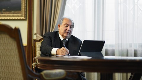 Ermənistan prezidenti məzuniyyətə çıxdı