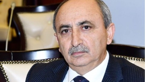 “Yazıçı səngərdə yatmayıbsa, bunu necə təsvir edə bilər?”