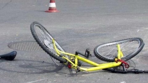 Naftalanda velosiped sürən uşağı maşın vurdu