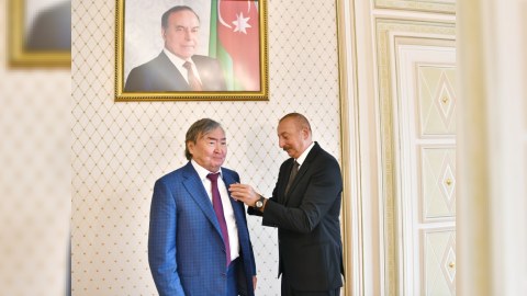 İlham Əliyev Süleymenova “Şərəf” ordenini təqdim edib  