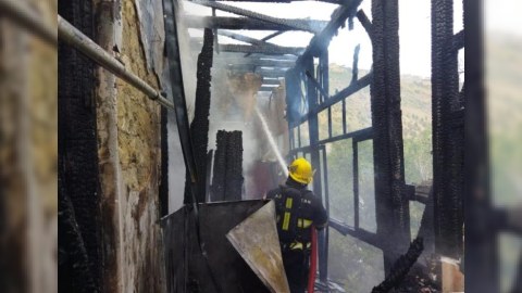 Bakıda ikimərtəbəli ev yanıb - YENİLƏNİB