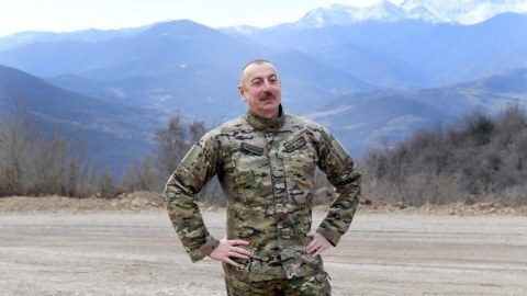 İlham Əliyev Kəlbəcərdə arıçılarla söhbət etdi - VİDEO