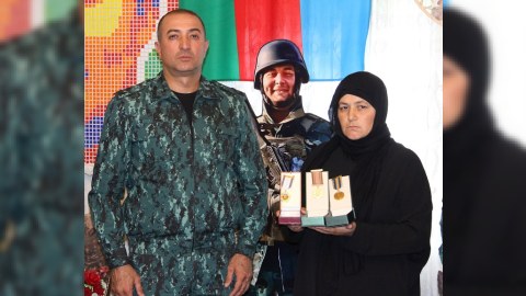 Şəhid Xudayarın medalları ailəsinə təqdim olundu