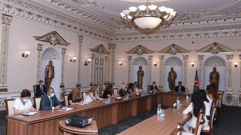 “Beynəlxalq Azərbaycanlı Xanımlar Klubu”nun  üzvləri ilə görüş keçirildi