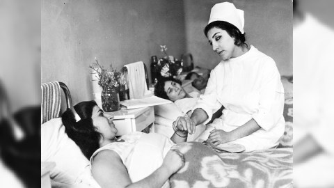 Bir şəklin tarixçəsi: Mama-ginekoloq işləyən FLORA KƏRİMOVA