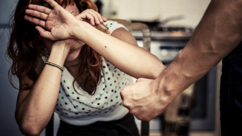 Ana və oğlundan 18 yaşlı qıza qarşı DƏHŞƏTLİ ƏMƏL