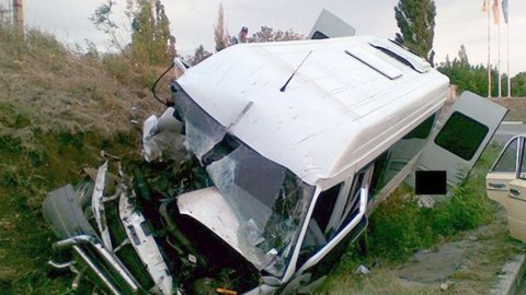 Goranboyda mikroavtobus aşdı: 4 nəfər öldü