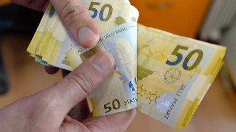 Muzdla çalışanların maaşı artıb  