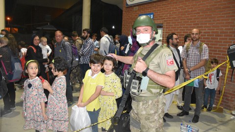 Türkiyə daha 100 vətəndaşını Kabildən çıxardı