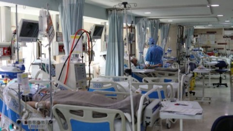 Koronavirus İranda daha 544 can aldı