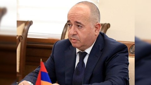 Ermənistanın müdafiə naziri Rusiyaya getdi