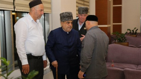 Şeyx Çeçenistanda səfərdədir