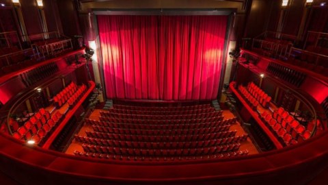 Nazirlikdən teatrların açılması ilə bağlı suallara CAVAB