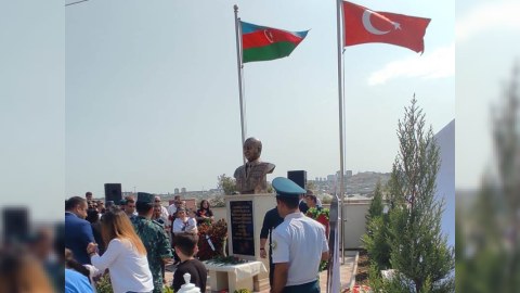 Şəhid Elçin Əzizovun xatirəsi əbədiləşdirildi: büstü qoyuldu - FOTOLAR 
