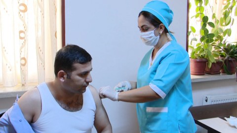 Naxçıvanda vergi əməkdaşları peyvənd olunur  