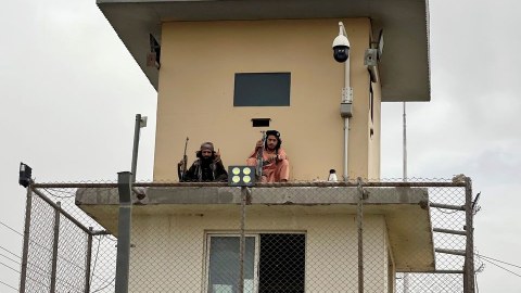 “Taliban”dan dollarla bağlı qadağa