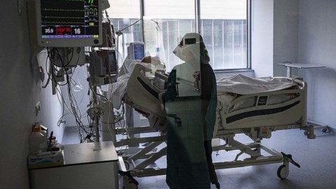 Türkiyədə daha 217 nəfər virusun qurbanı oldu