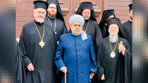Qabil və Şeyxülislam - biri yeyib-içən, digəri namazqılan…