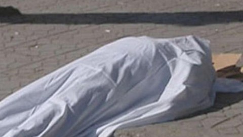Bakıda avtokran aşdı, sürücü öldü