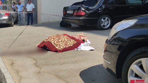 Bakıda 15 yaşlı oğlan özünü 9-cu mərtəbədən atdı - FOTO