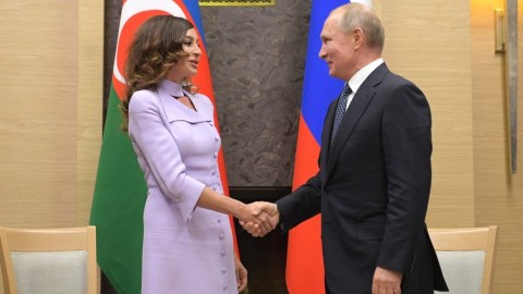 Putin Mehriban Əliyevanı təbrik etdi  