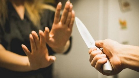 Masallıda kişi arvadına 20 bıçaq vurdu