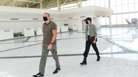 Prezidentlə xanımı Füzuli aeroportunda - YENİLƏNİB
