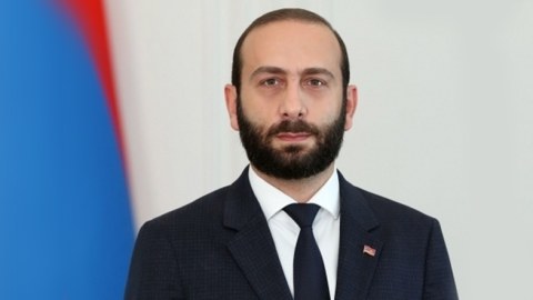 Ermənistanın xarici işlər naziri Lavrovla görüşə gedir