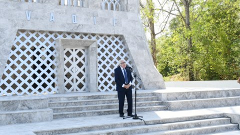 Yazıçı Anar: 