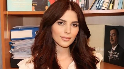 Səhiyyə Nazirliyinin rəsmisi vaksin sıxlığına görə vətəndaşları İTTİHAM ETDİ