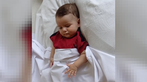 Gəncədə küçəyə atılan körpənin FOTOSU