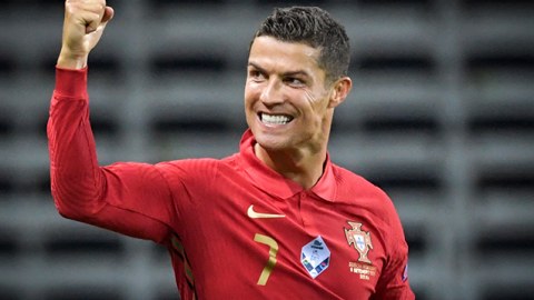 Ronaldo “Mançester Yunayted”lə müqaviləni rəsmiləşdirdi
