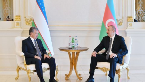 İlham Əliyev Özbəkistan prezidentini təbrik etdi