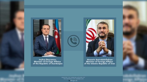 Ceyhun Bayramov iranlı həmkarını ölkəmizə dəvət etdi