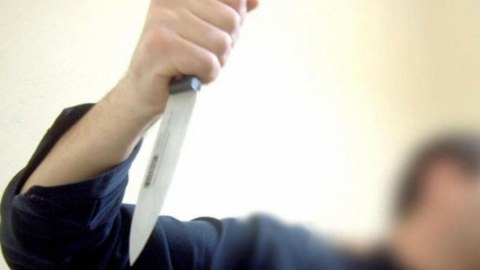 30 yaşlı həmkəndlisini sinəsindən bıçaqladı