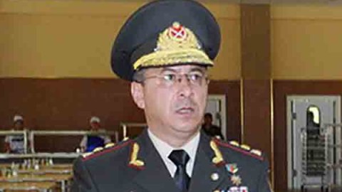 “Rövşən Əkbərov özünü hərbi hissədəki kimi tərbiyəsiz aparır” - Vəkil