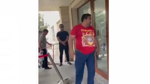 Poliklinikanın şüşəsini sındıran şəxsə cinayət işi açıldı