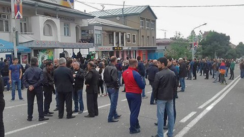 Erməni deputatlara Xankəndidə hücum etdilər