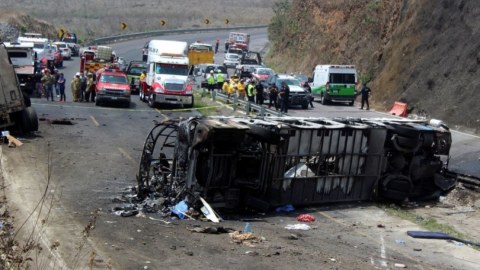 Dəhşətli avtobus qəzası: 16 nəfər öldü