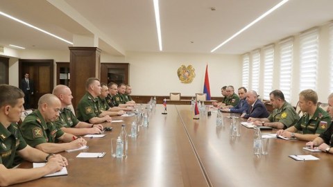 Rusiyalı və erməni generallar görüşdü