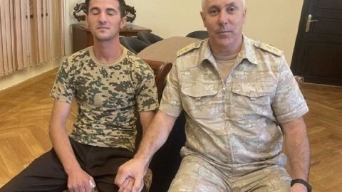 Rüstəm Muradov erməni separatçıların əsir götürdüyü hərbçimizlə görüşdü – FOTO