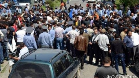 Ermənistanda fermerlər etiraza qalxdı