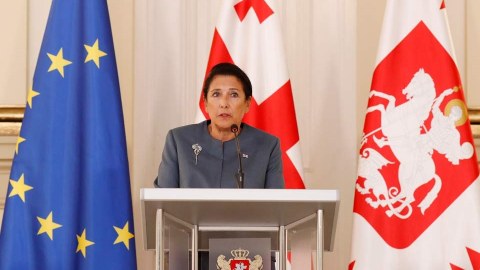 Gürcüstan prezidenti hökuməti tənqid etdi: 75 milyona görə...