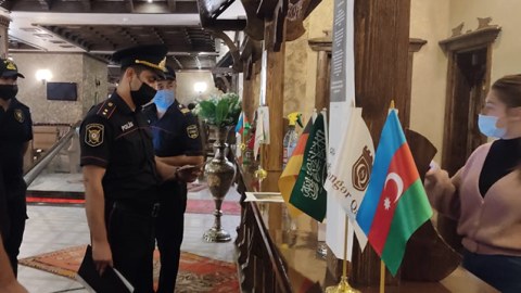 Hotellərdə COVID-19 pasportu yoxlaması
