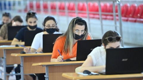 Müəllim işləmək istəyənlərin nəzərinə - Seçim başa çatır