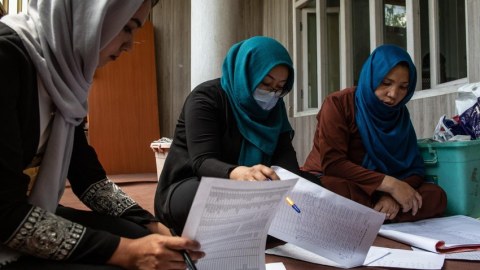 “Taliban”dan qız tələbələrlə bağlı yeni QADAĞALAR