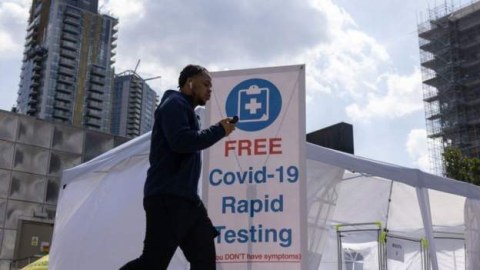 Britaniyada COVİD-ə yoluxanların sayı 7 milyonu keçdi