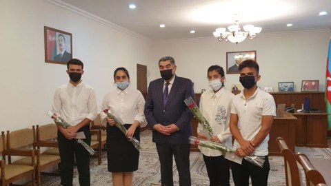 Rüstəm Xəlilov yüksək bal toplayan tələbələrlə görüşüb - FOTOLAR